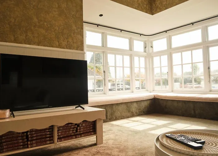 Victorian Designs - Spacious In * Rotorua